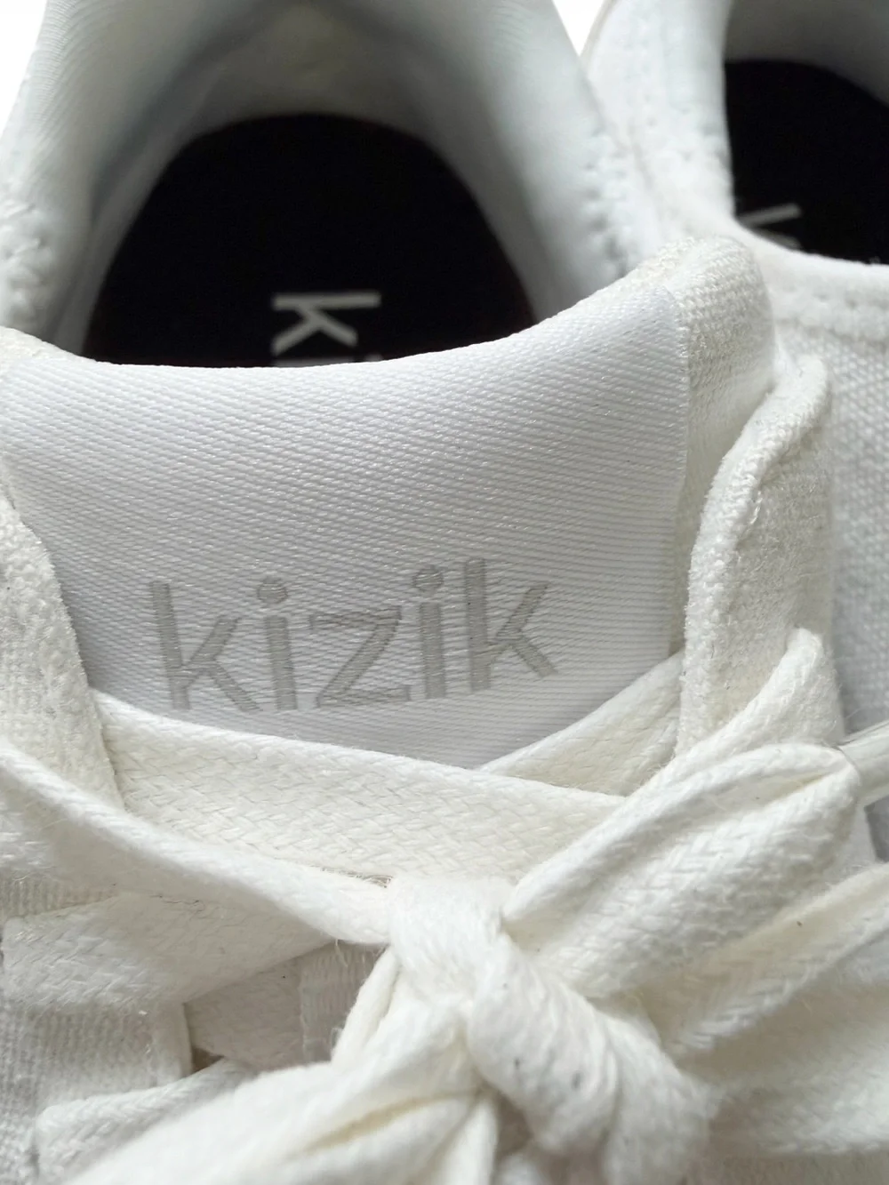 Kizik Irvine Hands Free Canvas Sneaker in White Women’s 7.5 WIDE
